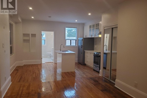 Main - 1300 Lansdowne Avenue, Toronto, ON M6K2V9 Photo 3