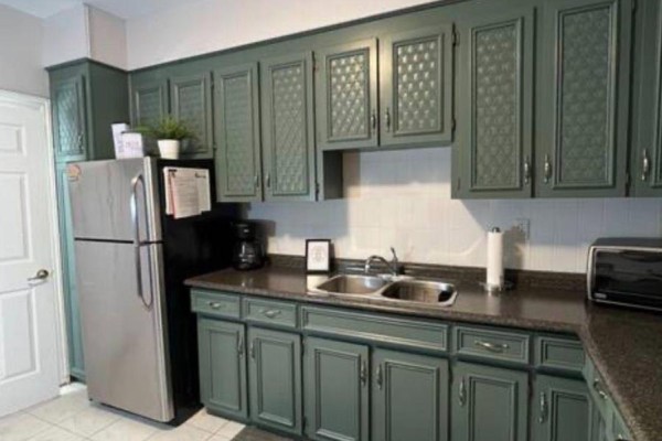 Kitchen - Main - 132 Grace Street, Toronto, ON M6J2S2 Photo 4