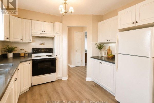 Kitchen - Main - 14 Nero Court, Toronto, ON M1K4V5 Photo 3