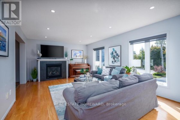 Bedroom 2 - Main - 145 Carlson Drive, Newmarket, ON L3Y3H1 Photo 5