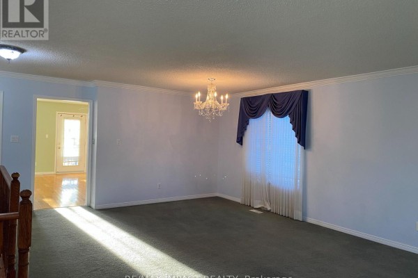 Family room - Main - 1452 Greenvalley Trail, Oshawa, ON L1K2N6 Photo 3