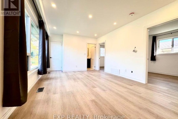 Main - 15 Neddie Drive, Toronto, ON M1T2S9 Photo 5