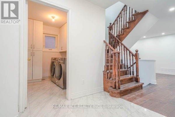 Foyer - Main - 168 Roxbury Street, Markham, ON L3S3T4 Photo 3