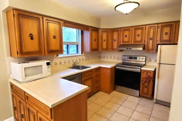 Kitchen - Main - 2 Tardree Place, Toronto, ON M1R3X3 Photo 3