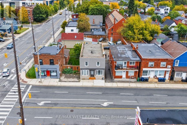 Aerial view of residential building on a busy street with surrounding homes. - Main - 203 Islington Avenue, Toronto