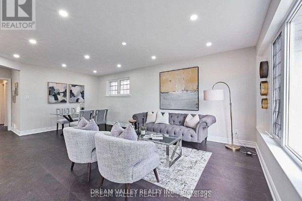 Primary Bedroom - Main - 24 Gable Place, Toronto, ON M1P4J8 Photo 4