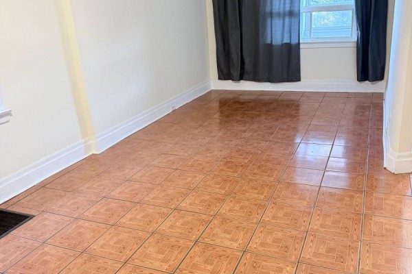Main - 241 Dunraven Drive, Toronto, ON M6M1H8 Photo 4