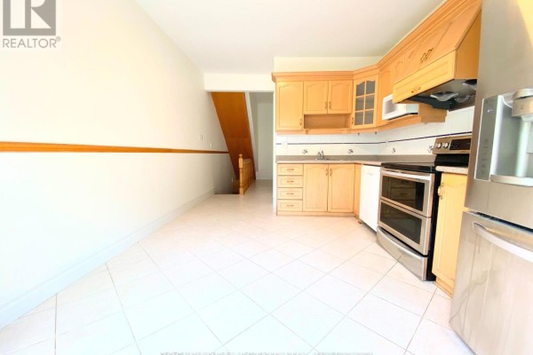 Family room - Main & Lower - 260 Ossington Avenue, Toronto, ON M6J3A2 Photo 5