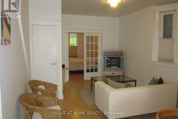 Main - 261 Grace Street, Toronto, ON M6G3A7 Photo 5