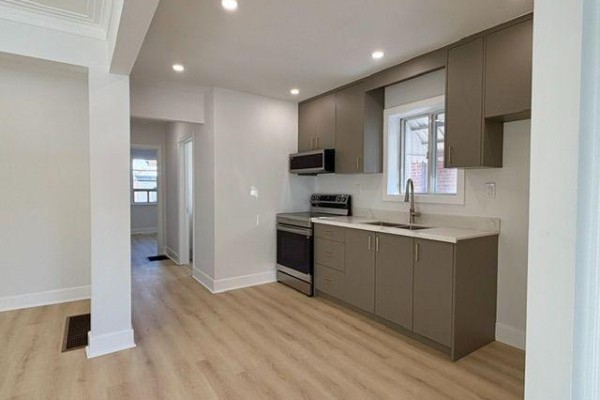 Bedroom 2 - Main - 293 Glebemount Avenue, Toronto, ON M4C3V4 Photo 5