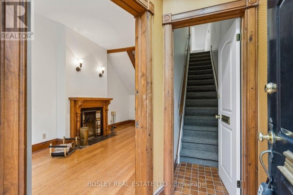 Kitchen - Main - 297 Sumach Street, Toronto, ON M5A3K4 Photo 3