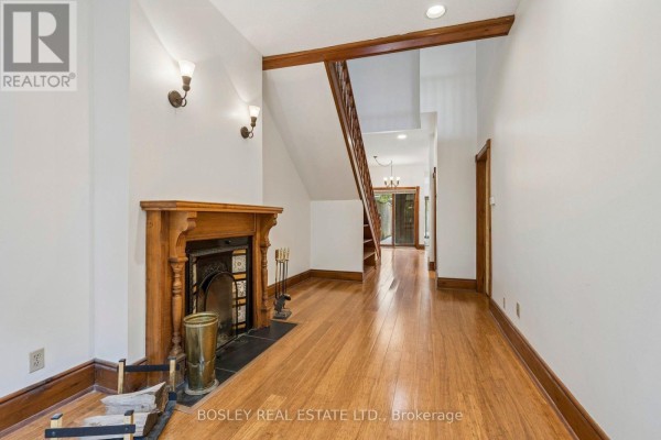 Family room - Main - 297 Sumach Street, Toronto, ON M5A3K4 Photo 4