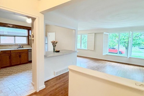 Main - 3 Avery Avenue, Toronto, ON M9C1K1 Photo 4