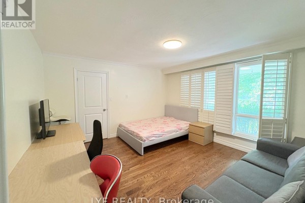 Bedroom 2 - Main - 31 Markhaven Road, Markham, ON L3R1T8 Photo 4