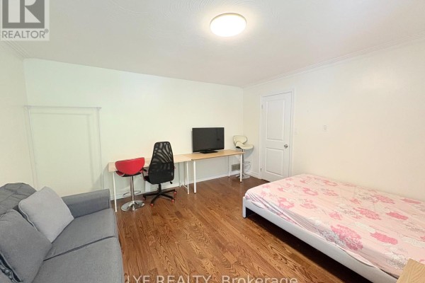Bedroom 3 - Main - 31 Markhaven Road, Markham, ON L3R1T8 Photo 5