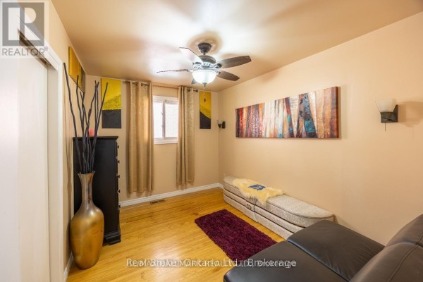 Bedroom 2 - Main - 324 College Avenue, Oshawa, ON L1J1S1 Photo 4