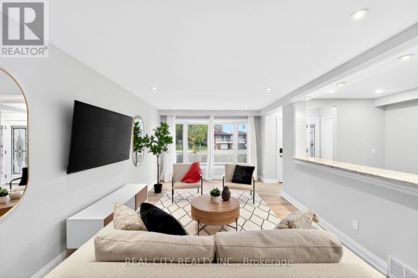 Living room - Main - 3385 Morningstar Drive, Mississauga, ON L4T1X6 Photo 4