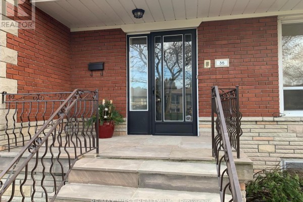 Kitchen - Main - 35 Lilywood Road, Toronto, ON M6B1V6 Photo 3