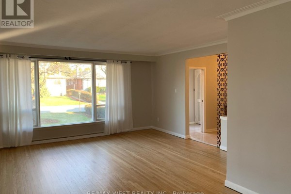 Eating area - Main - 35 Lilywood Road, Toronto, ON M6B1V6 Photo 4