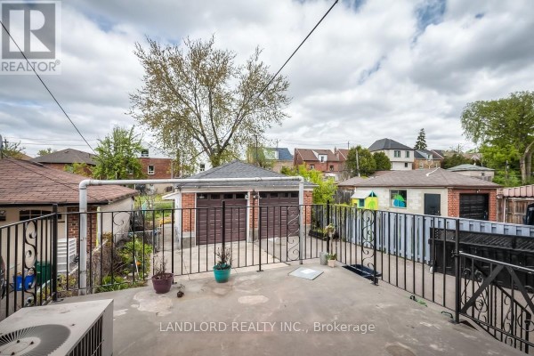 Primary Bedroom - Main - 36 Yore Road, Toronto, ON M6M1W5 Photo 4