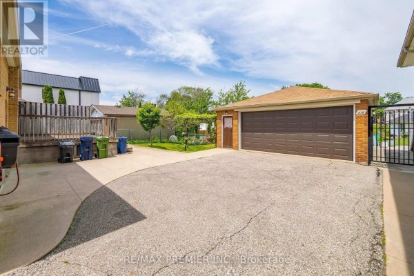 Main - 376 Rustic Road, Toronto, ON M6L1W7 Photo 3
