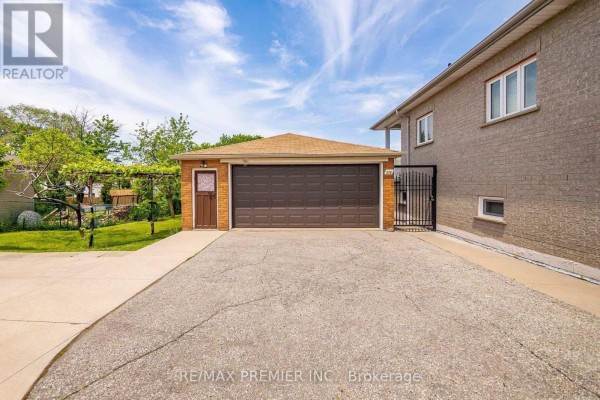 Main - 376 Rustic Road, Toronto, ON M6L1W7 Photo 4