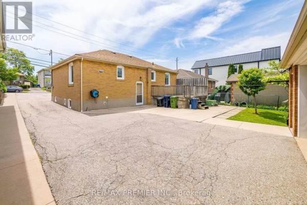 Main - 376 Rustic Road, Toronto, ON M6L1W7 Photo 5
