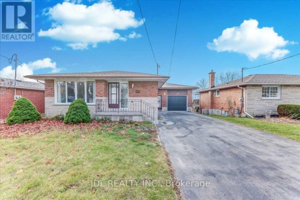 Kitchen - Main - 38 Grandview Street S, Oshawa, ON L1H7C4 Photo 2