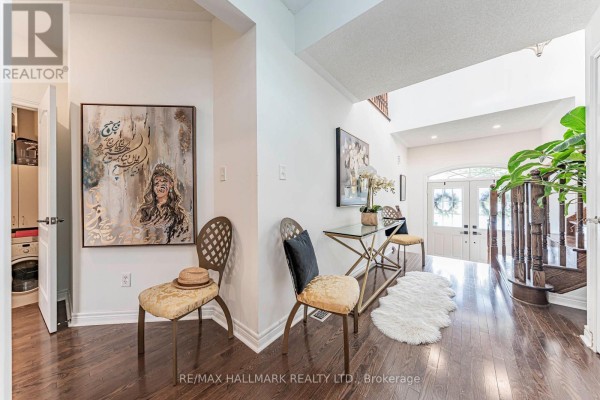 Living room - #main - 388 Kwapis Boulevard, Newmarket, ON L3X3H4 Photo 3