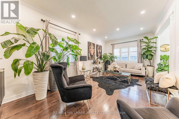 Primary Bedroom - #main - 388 Kwapis Boulevard, Newmarket, ON L3X3H4 Photo 4