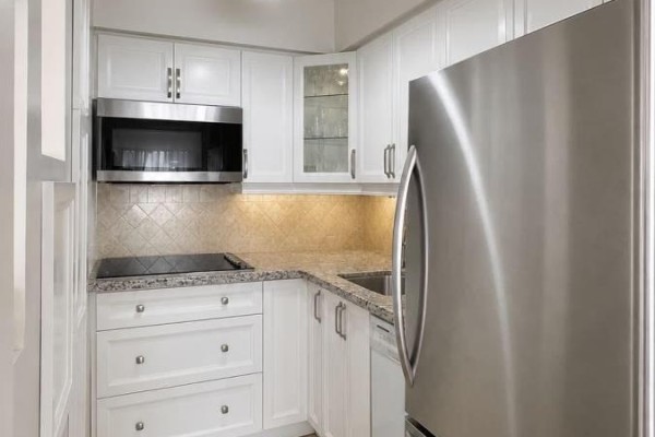 Main - 4- 75 Upper Canada Drive, Toronto, ON, photo 3