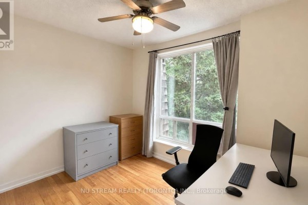Bedroom - Main - 4- 75 Upper Canada Drive, Toronto, ON M2P2A2 Photo 5