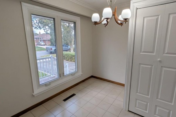 Primary Bedroom - Main - 43 Lewiston Road, Toronto, ON M1P1X8 Photo 5