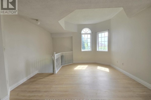 Main - 48 Ambler Bay, Barrie, ON, photo 3