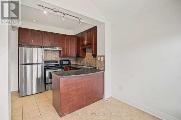Kitchen - Main - 48 Grace Street, Toronto, ON M6J2S2 Photo 3