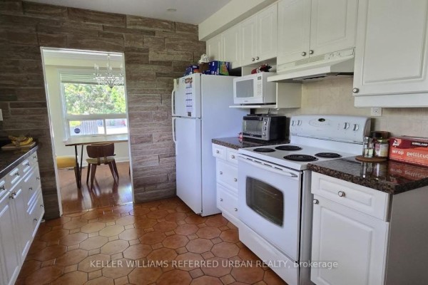 Dining room - Main - 49 Halkin Crescent, Toronto, ON M4A1M8 Photo 2