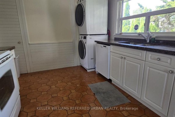 Kitchen - Main - 49 Halkin Crescent, Toronto, ON M4A1M8 Photo 3
