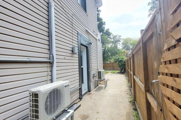 Bedroom 2 - Main - 49 Vine Avenue, Toronto, ON M6P1V6 Photo 4