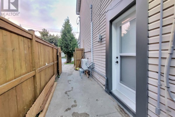 Main - 49 Vine Avenue, Toronto, ON M6P1V6 Photo 5
