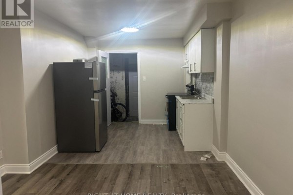 Main - 511 Oakwood Avenue, Toronto, ON M6E2W9 Photo 3