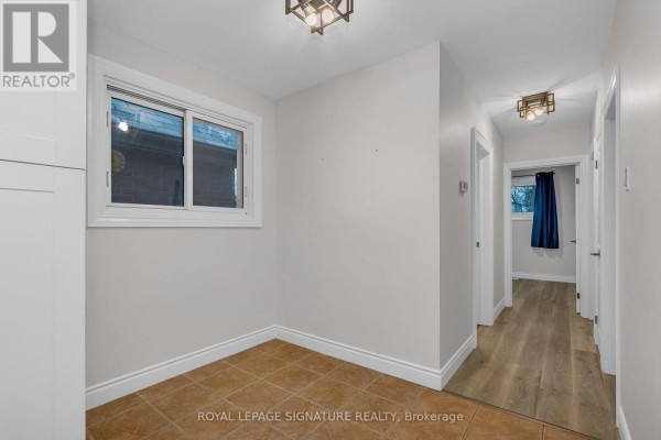 Bathroom - Main - 515 Queensdale Avenue E, Hamilton, ON L8V1K9 Photo 4