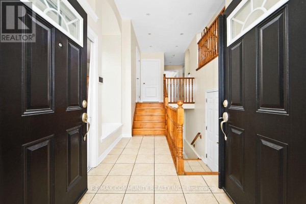 Family room - Main - 58 Clamerten Road, Whitchurch Stouffville, ON L4A0E8 Photo 2