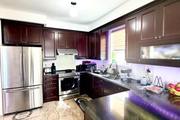 Bathroom - Main - 60 Caria Court, Vaughan, ON L4H4G5 Photo 2