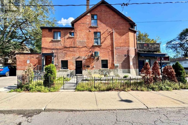 Kitchen - Main - 62 Springhurst Avenue, Toronto, ON M6K1B6 Photo 2