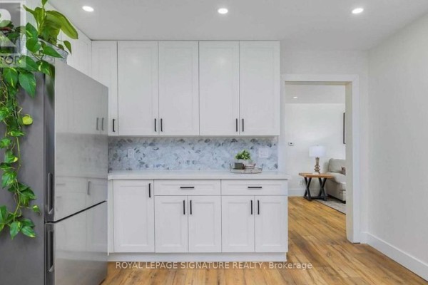 Kitchen - Main - 659 Dolph Street N, Cambridge, ON N3H2B5 Photo 4