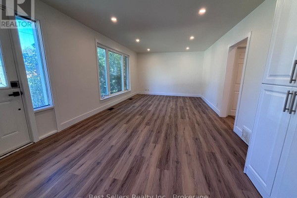 View of the entrance and living area from the entryway with large window. - Main - 767 Gaspe Avenue, Oshawa