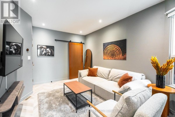Main - 797 Pape Avenue, Toronto, ON M4K3T2 Photo 5