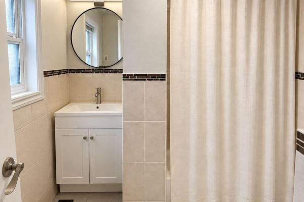 Main - 84 Runnymede Road, Toronto, ON M6S2Y3 Photo 5