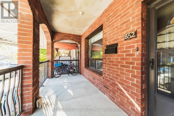 Main - 862 Ossington Avenue, Toronto, ON M6G3V1 Photo 2