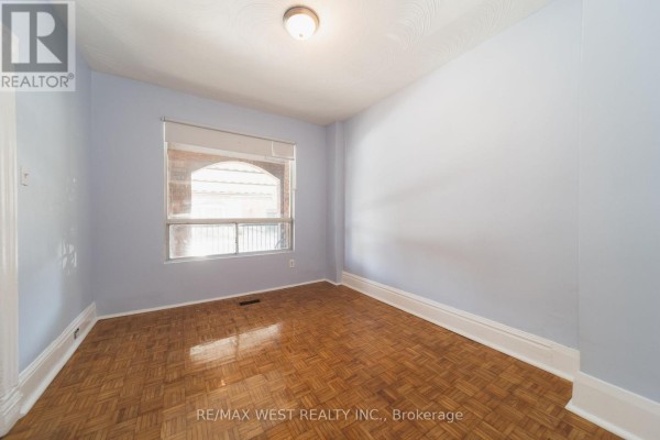 Main - 862 Ossington Avenue, Toronto, ON M6G3V1 Photo 3